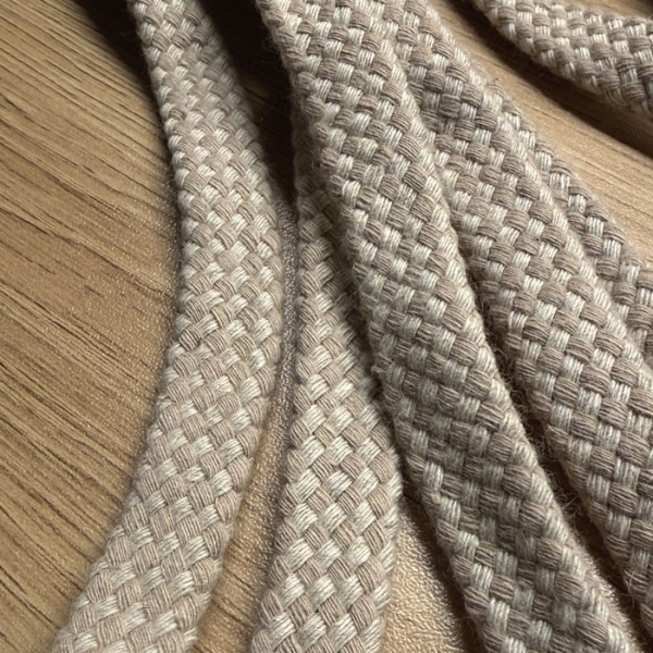 Płaskie SzSznurowańce Lniane Płaskie Kratka 120 cmnurówki Lniane Kratka 120 cm